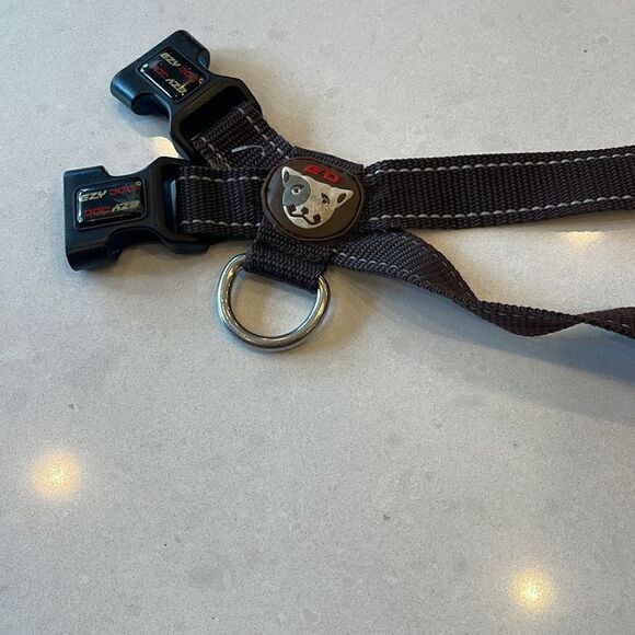 EZY dog chest harness they work really well. Slightly worn see pictures. - Picture 4 of 7